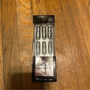 NailBliss Salon Gel Nails - Elegant Black with white glow in the dark bones